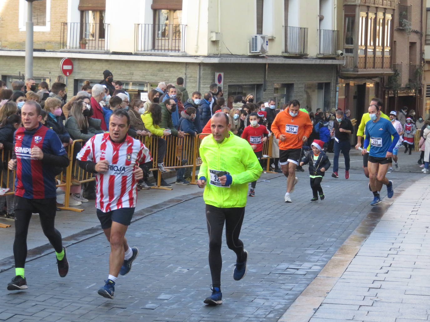 Fotos: Cuatrocientos corredores, en la San Silvestre de Alfaro