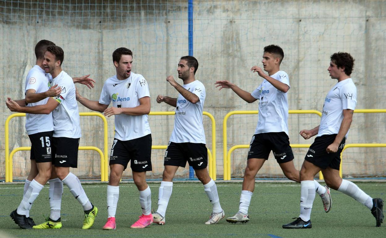 Los jugadores del Alfaro celebran un gol en un partido anterior. 