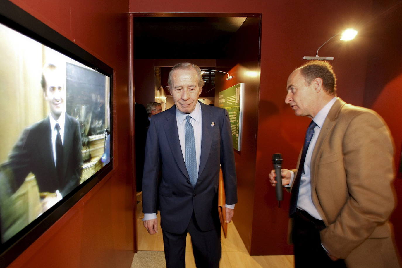 Laína, a la derecha, durante una visita al museo de 'Adolfo Suárez y la Transición'. 