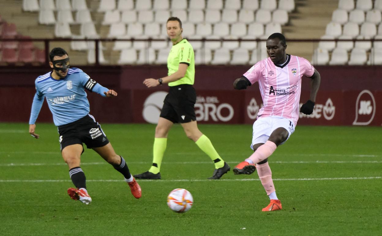 Adama Guira, en el partido copero entre el Racing Rioja y el Cartagena. 