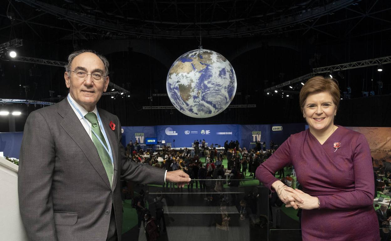 El presidente de Iberdrola, Ignacio Galán, y la primera ministra de Escocia, Nicola Sturgeon. 