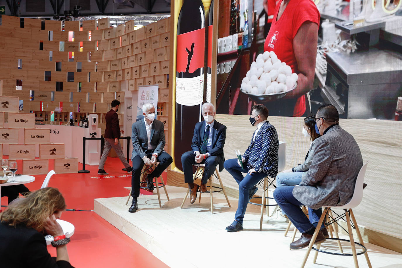 Fotos: Actores y políticos visitan el stand de La Rioja en Fitur