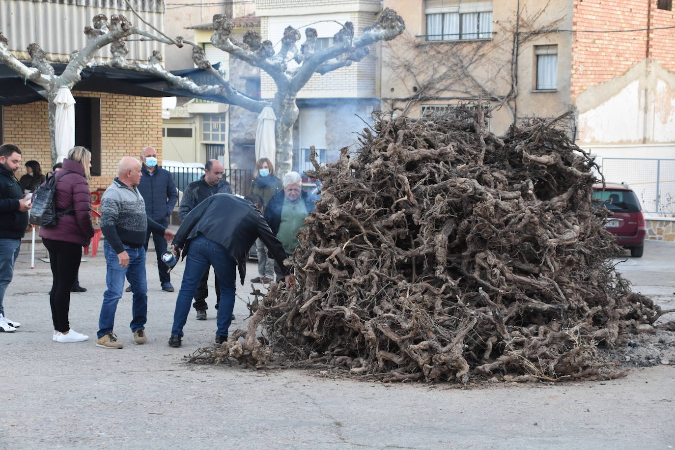 La Asociación Cultural Toro Ensogado de Cabretón organizó una jornada para recordar la tradición de la matanza