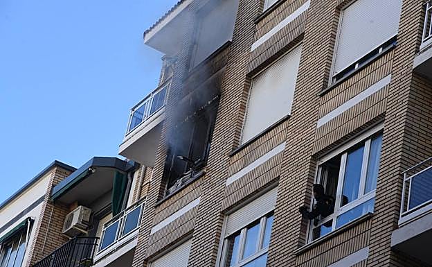 Imagen del incendio desde fuera. 