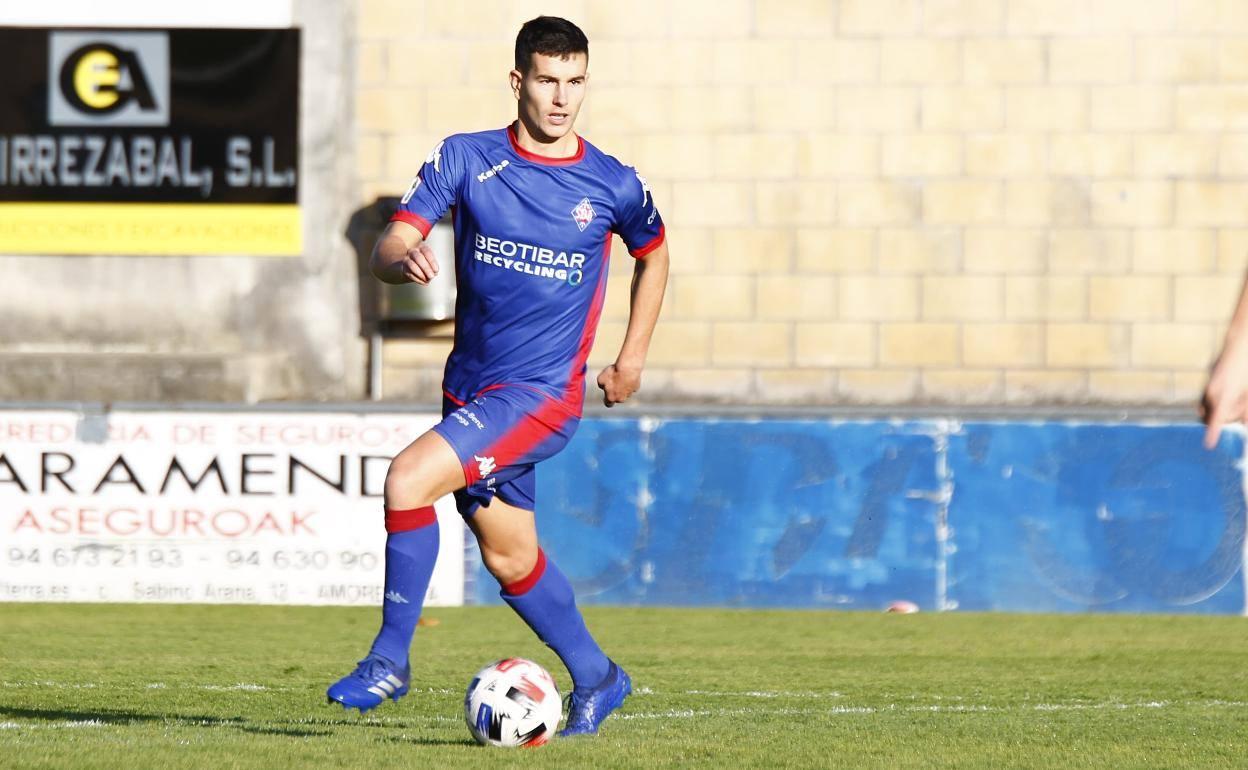 Aitor Arregi, en un partido con el Amorebieta. 