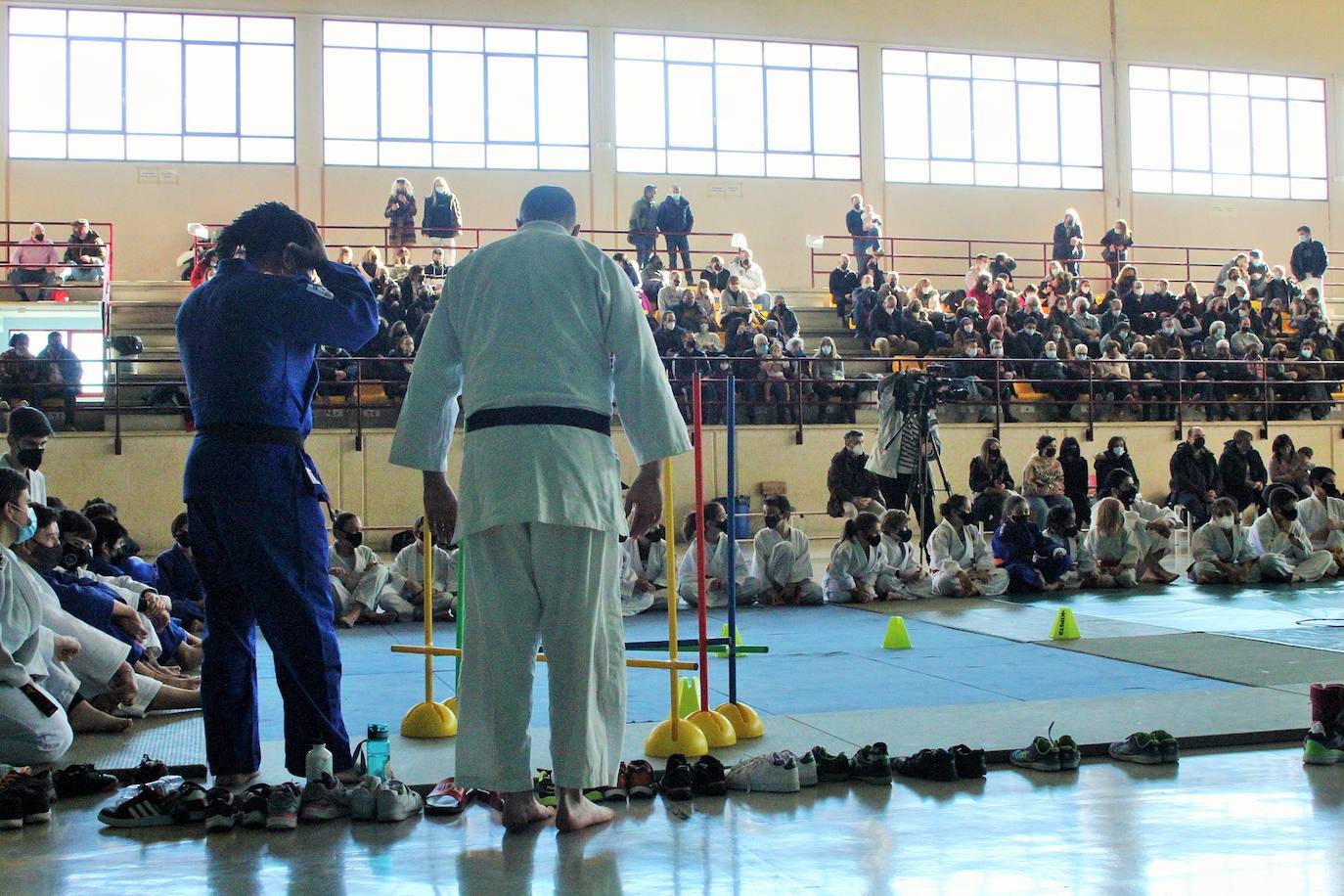 Fotos: Exhibición solidaria de judo en Lardero