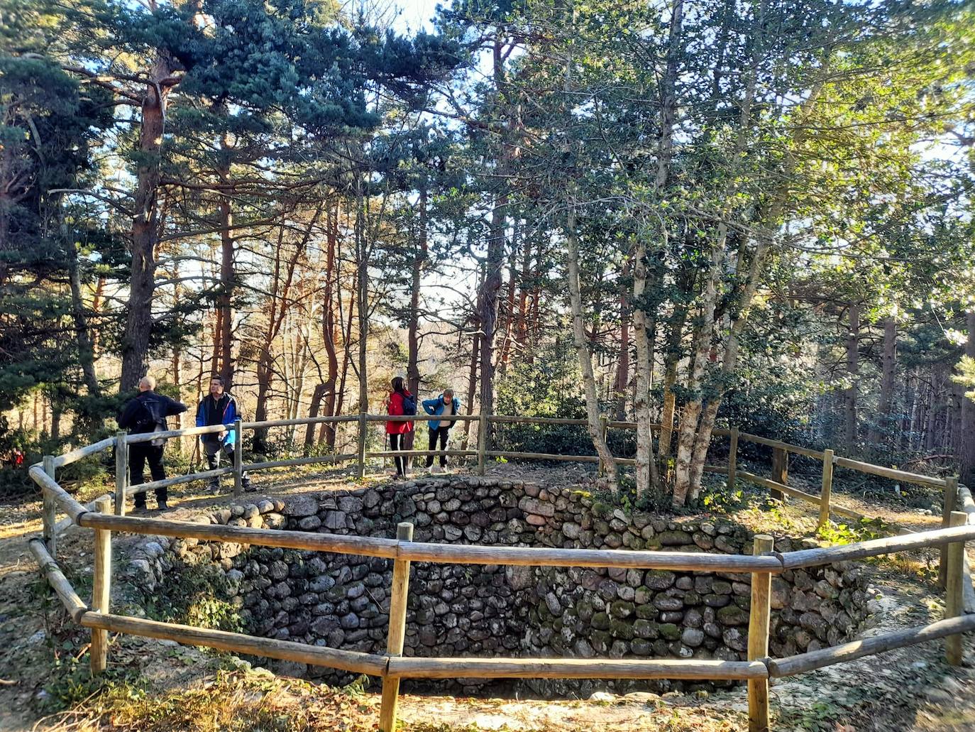 Fotos: Senderismo entre barrancos, pinos, robles y hayas