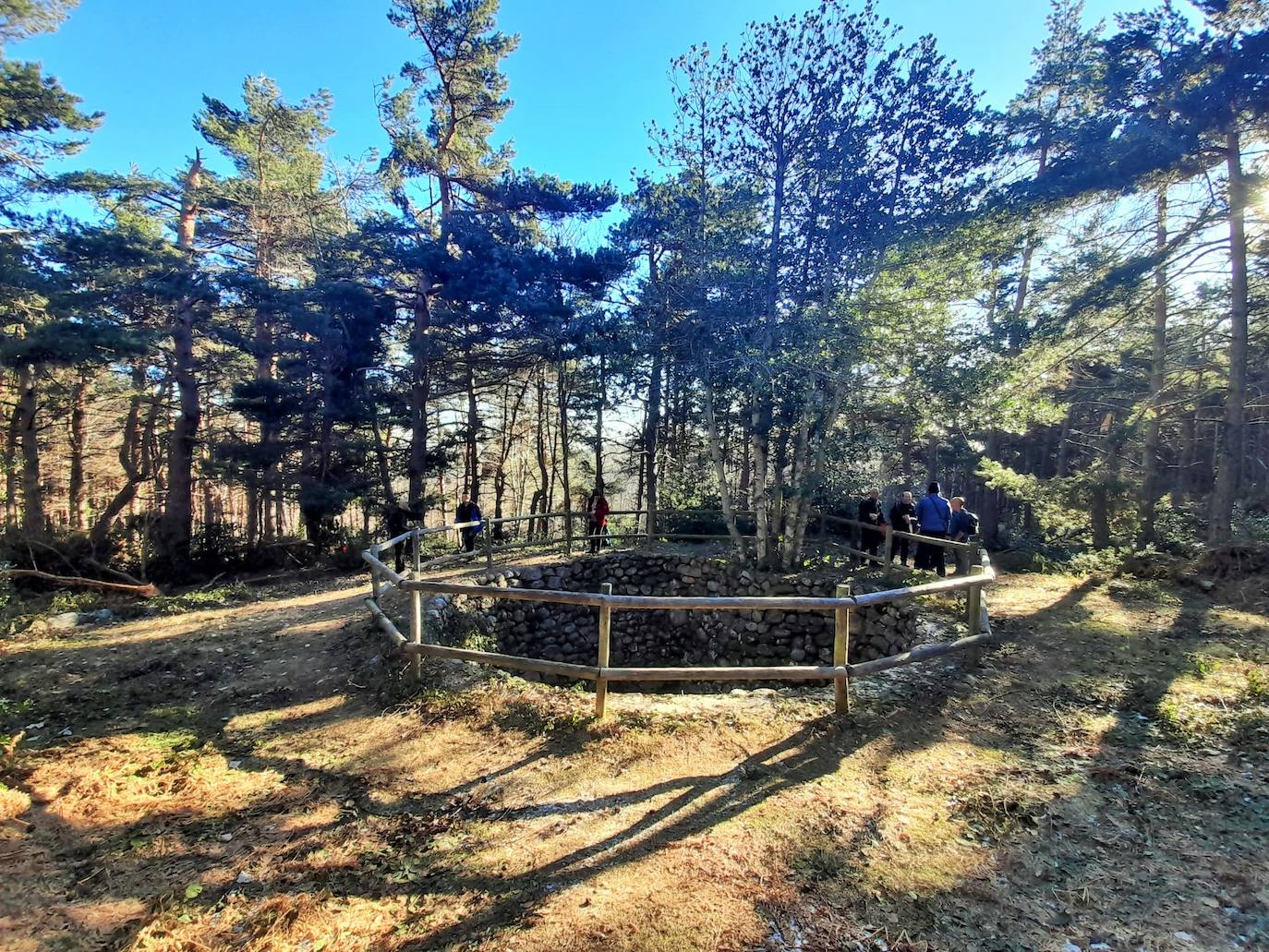 Fotos: Senderismo entre barrancos, pinos, robles y hayas