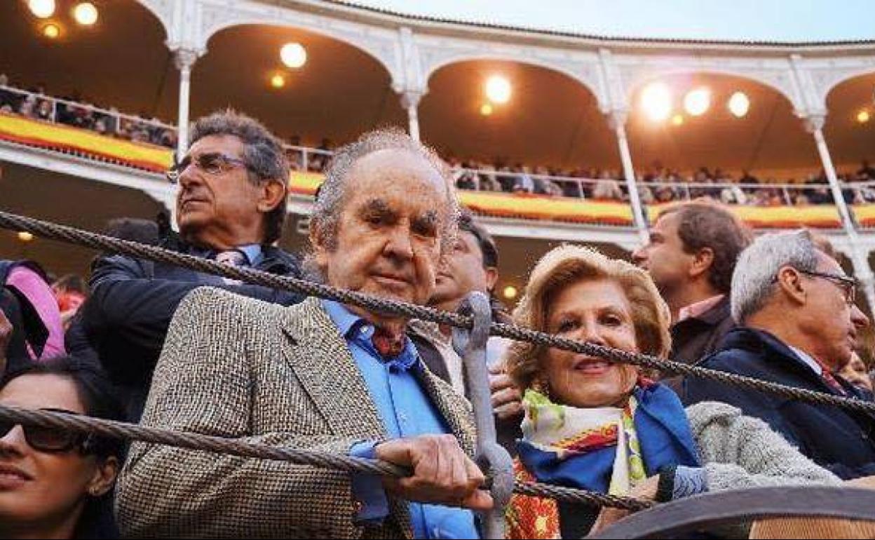 Alberto Bailleres y su mujer, Teresa, en una barrera de Las Ventas en 2016