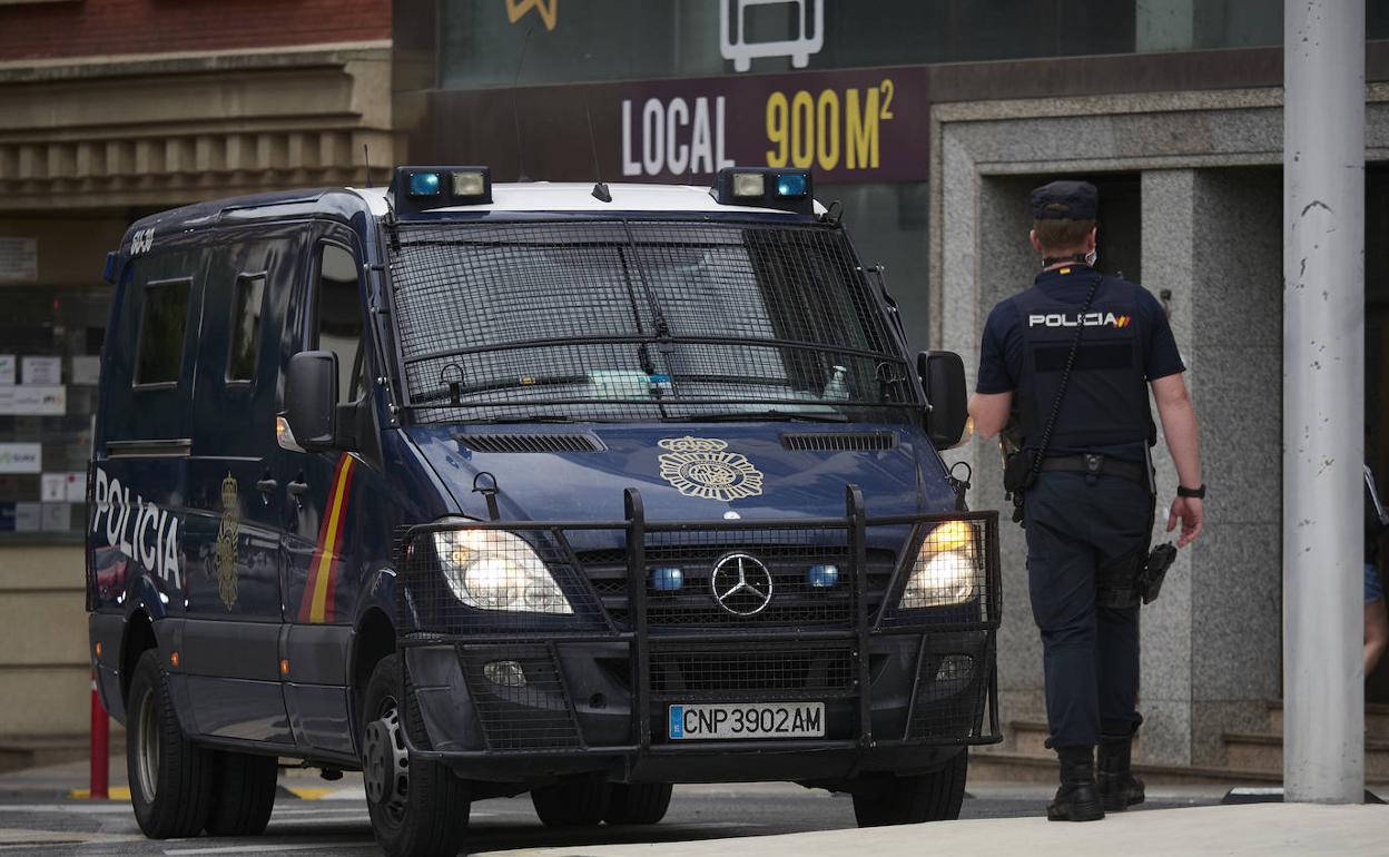 Imagen de archivo de un furgón de la Policía Nacional. 