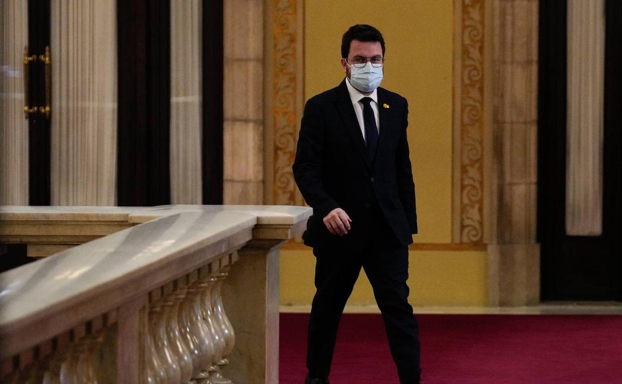 El presidente de la Generalitat, Pere Aragonès en los pasillos del Parlament de Cataluña. 