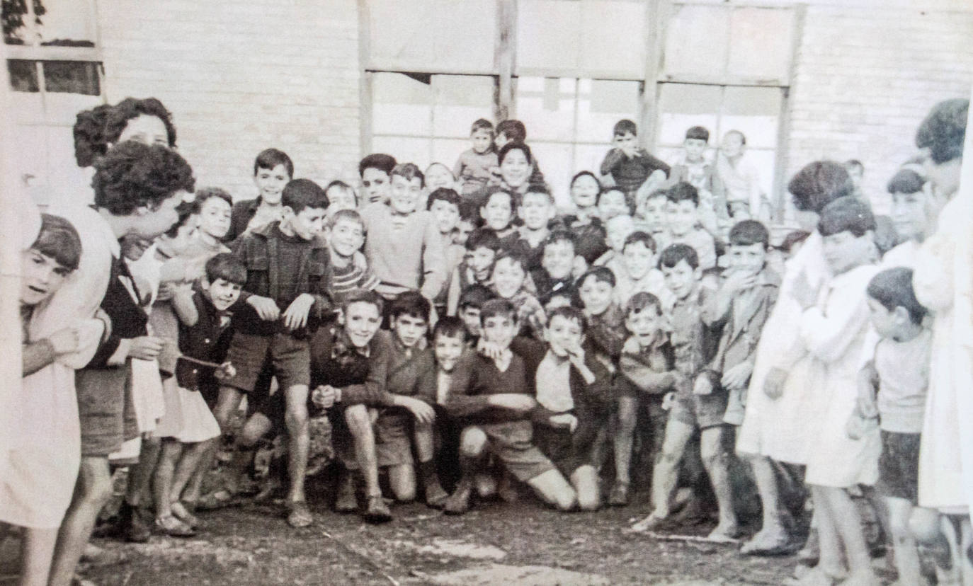 Fotos: Castañares de Rioja celebra el 75 aniversario de su escuela y muestra sus recuerdos en una exposición