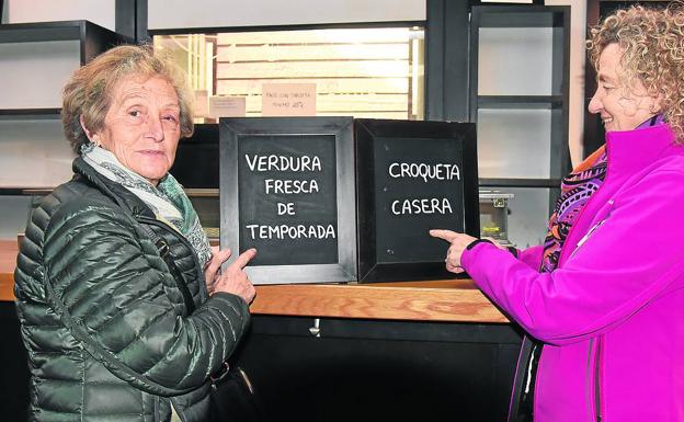 Teresa y Pury Viguera, en el restaurante Las Cubanas de la calle San Agustín. 