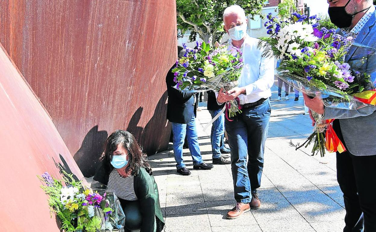 Andreu, Hermoso de Mendoza y Escobar, en un homenaje a las víctimas del terrorismo. 