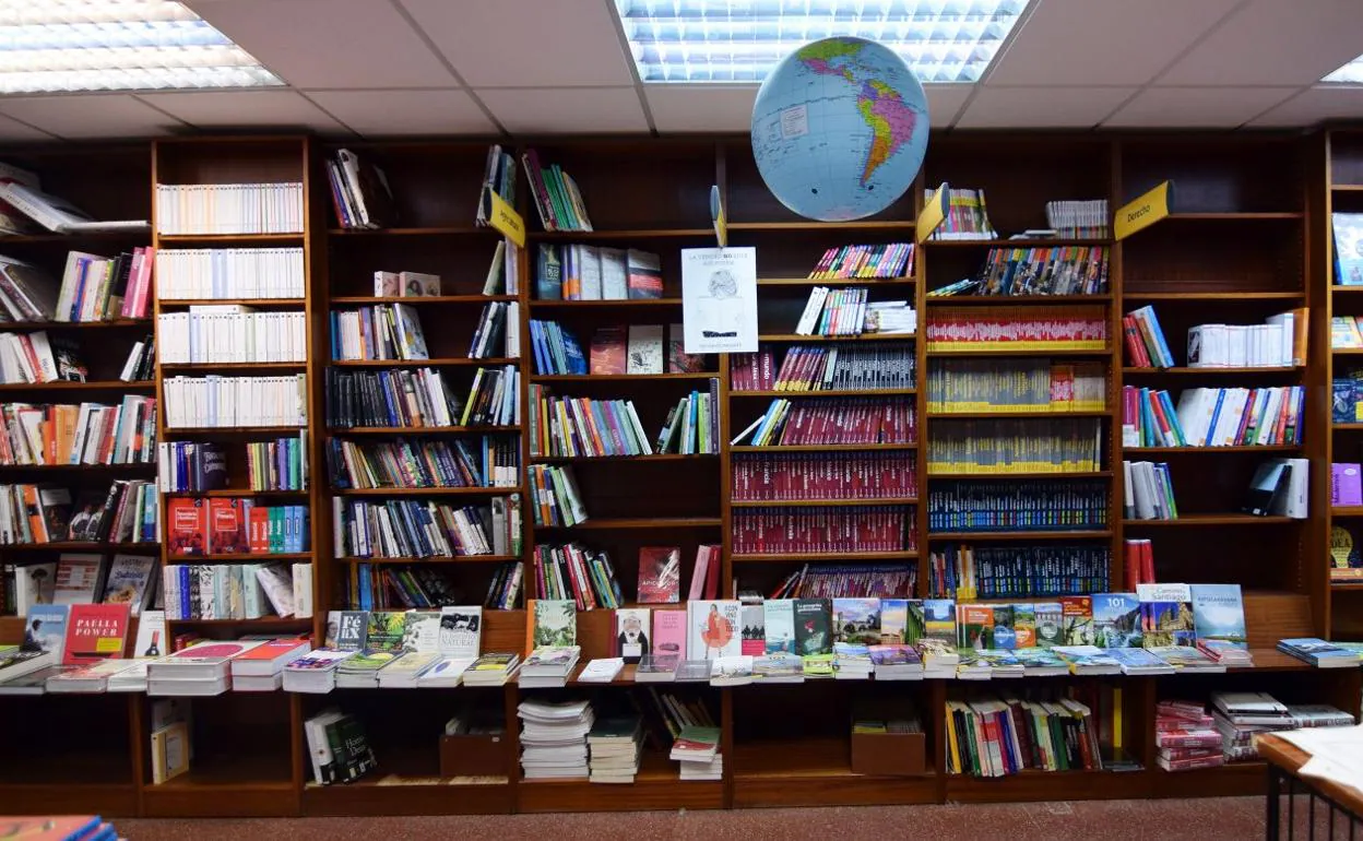 Interior de una librería local en una imagen de archivo. 