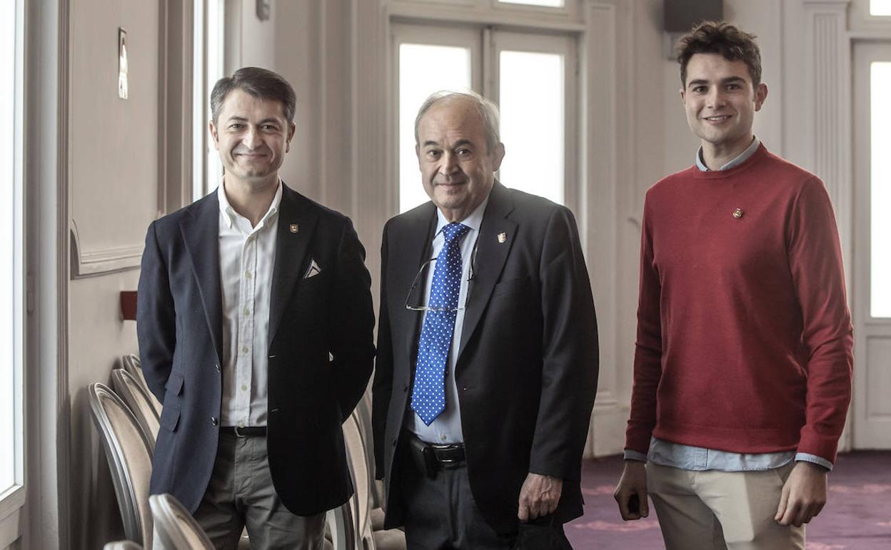 Rafael Vivanco y Rafael González, junto a Fernando Azofra. 