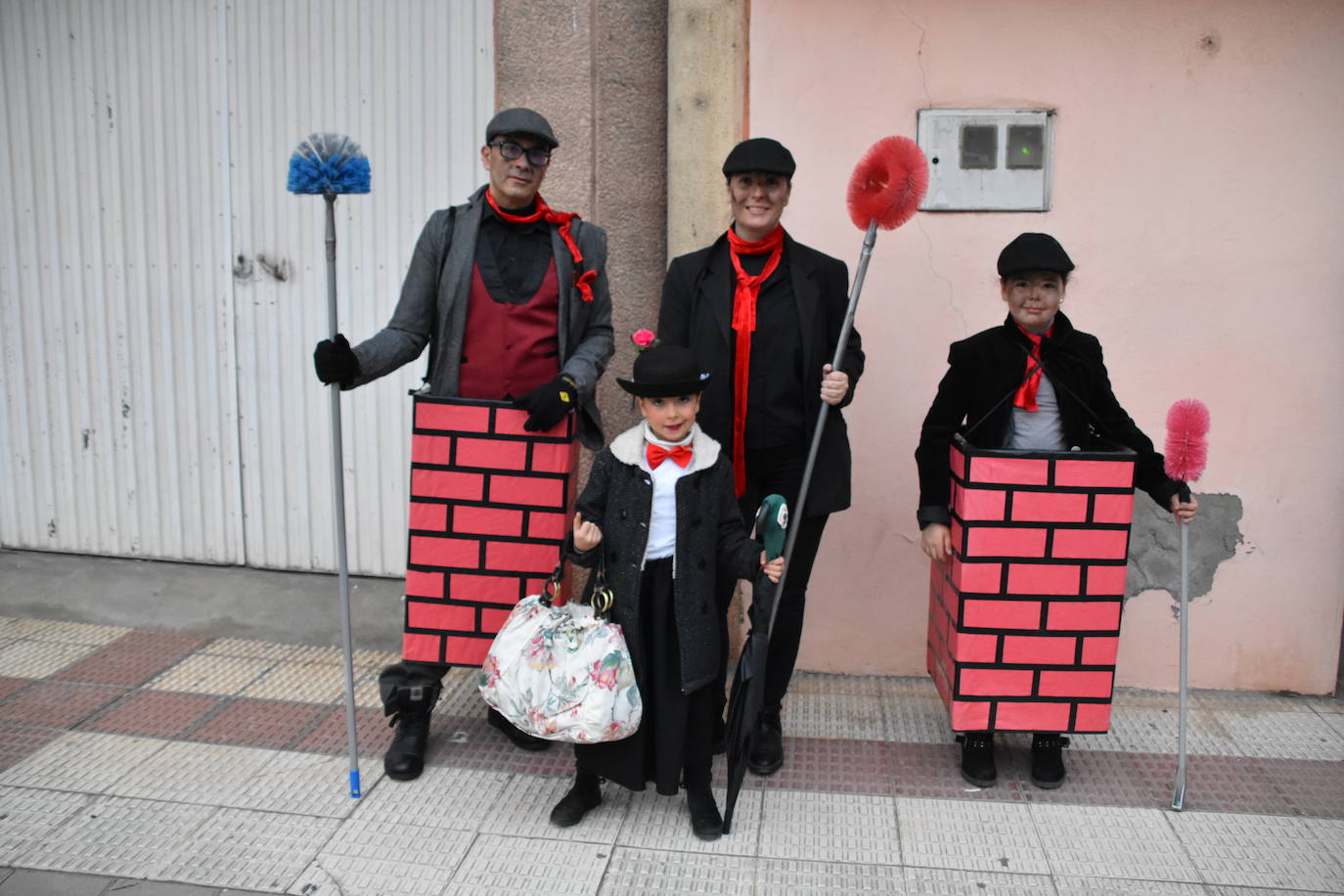 Fotos: El Carnaval se adueña de las calles de Cervera