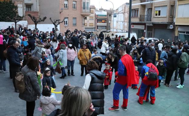 Alfaro. Decenas de familias, en la fiesta de disfraces. 