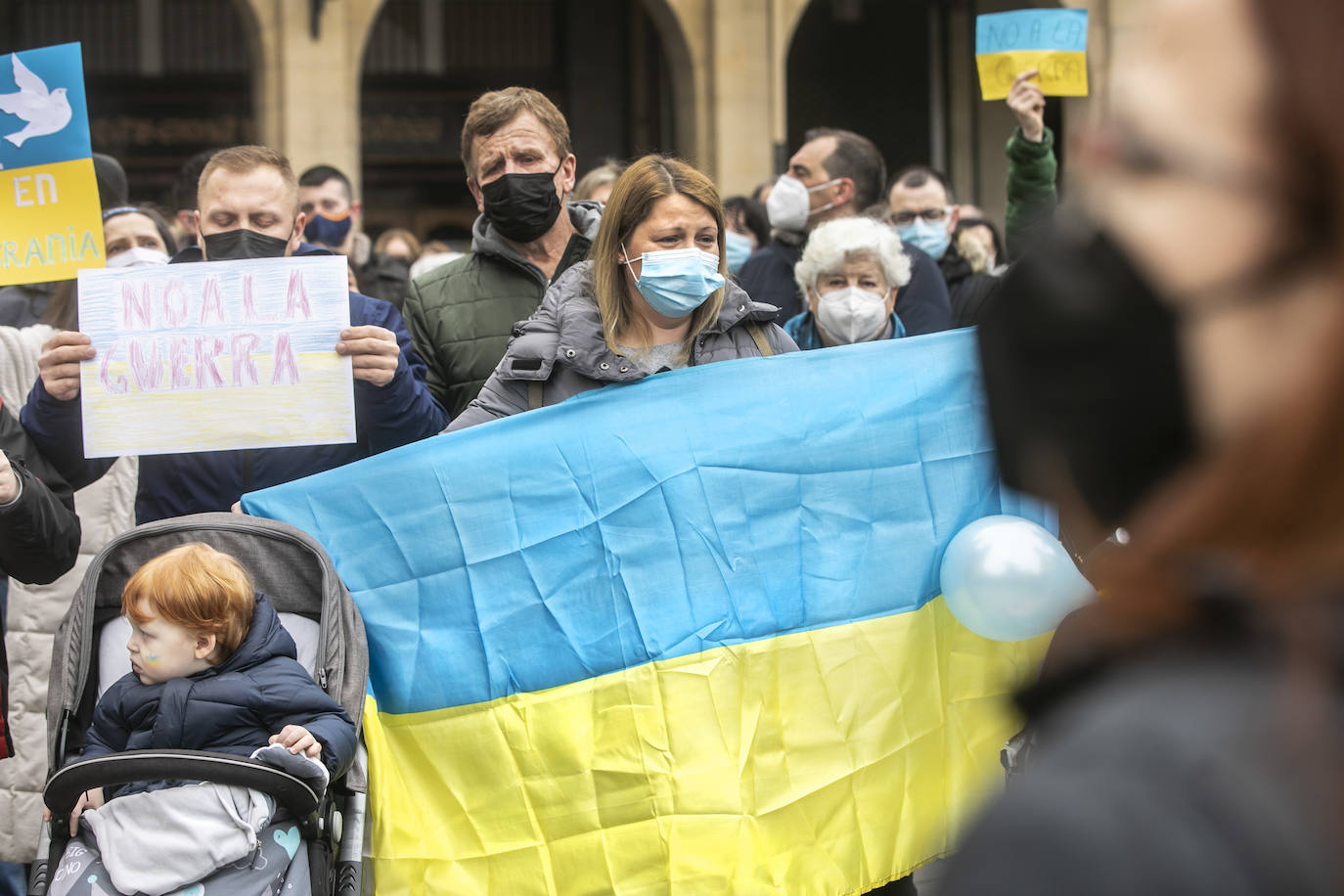 Fotos: Concentración en la plaza del Mercado de Logroño para clamar por la paz en Ucrania