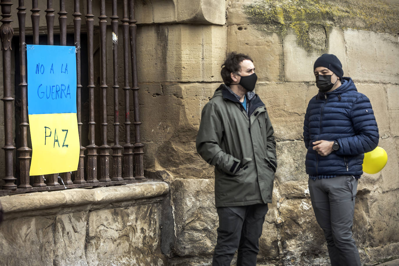 Fotos: Concentración en la plaza del Mercado de Logroño para clamar por la paz en Ucrania