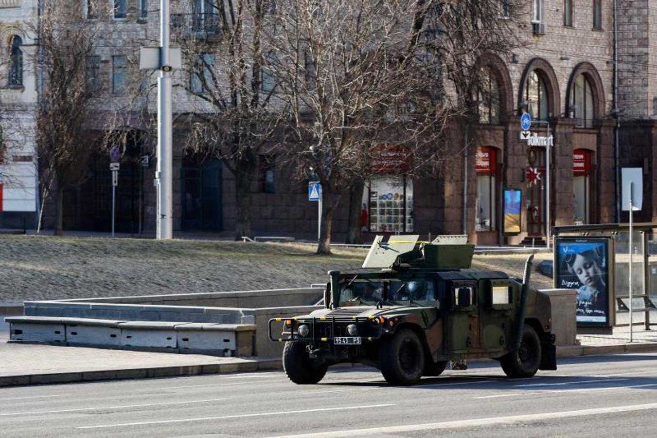 Un tanque ucraniano en las calles de Kiev esta mañana.