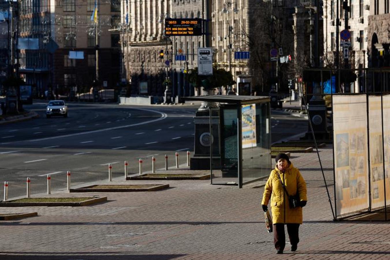 Se levanta el toque de queda en Kiev, pero las calles continúan vacías.