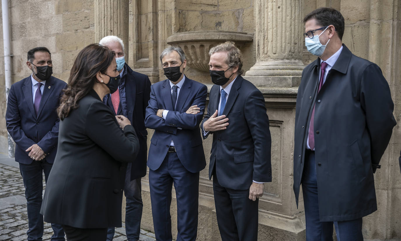 El Parlamento de La Rioja acoge la exposición 'El terror a portada', organizada por Vocento, la Fundación Víctimas del Terrorismo y el Centro Memorial de las Víctimas del Terrorismo. 