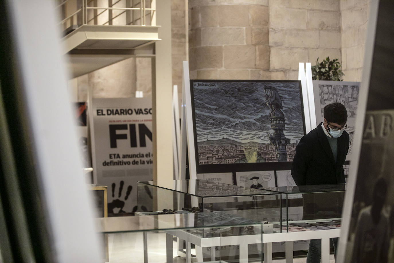 El Parlamento de La Rioja acoge la exposición 'El terror a portada', organizada por Vocento, la Fundación Víctimas del Terrorismo y el Centro Memorial de las Víctimas del Terrorismo. 