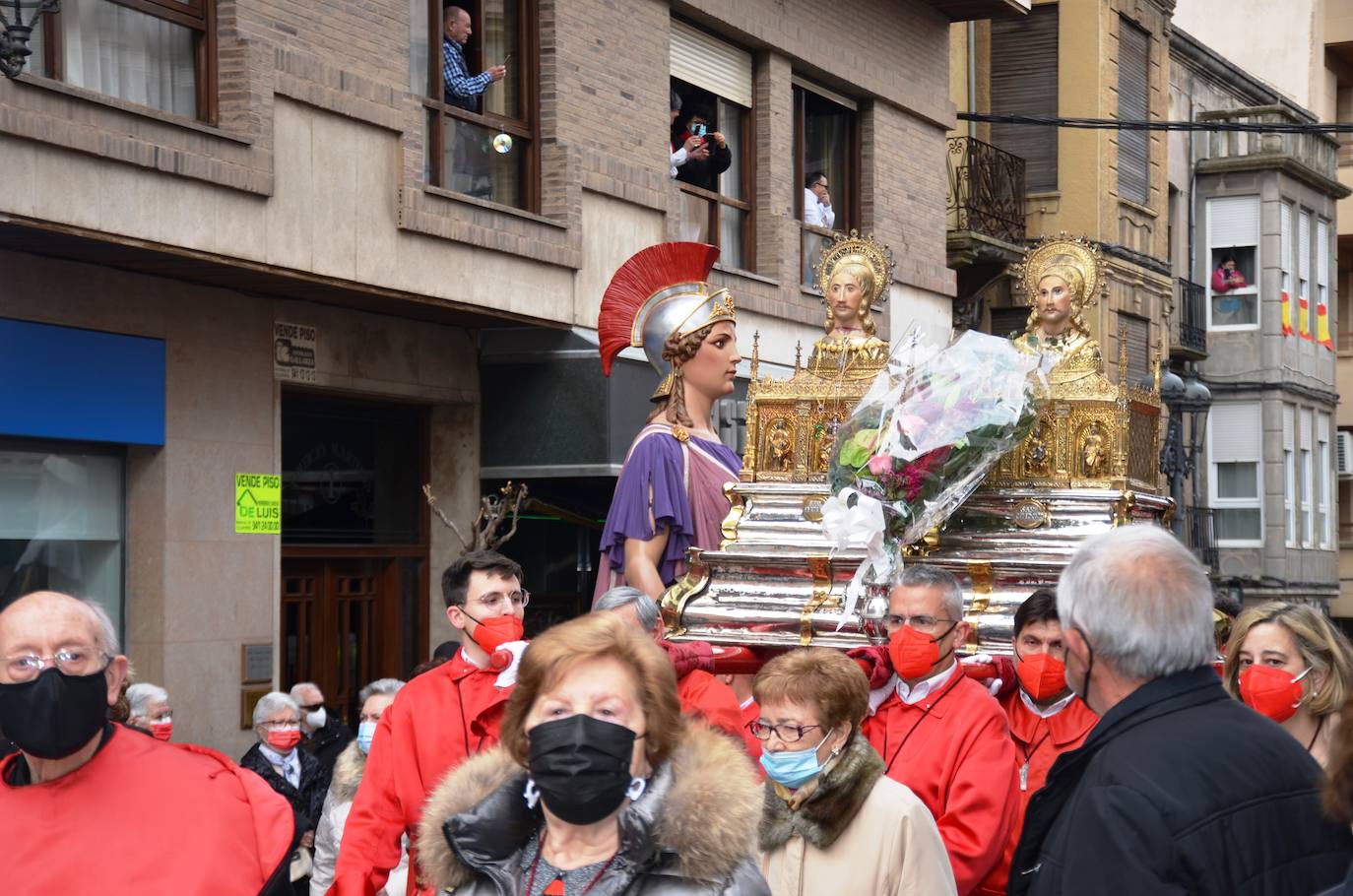 Fotos: La procesión de los mártires Emeterio y Celedonio llena las calles de Calahorra