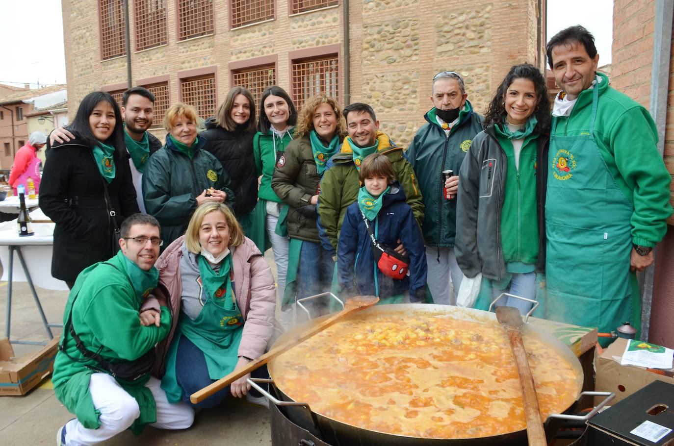 Fotos: Mascletá, salida de los gigantes, encierro infantil y degustación de calderetes de las peñas de Calahorra