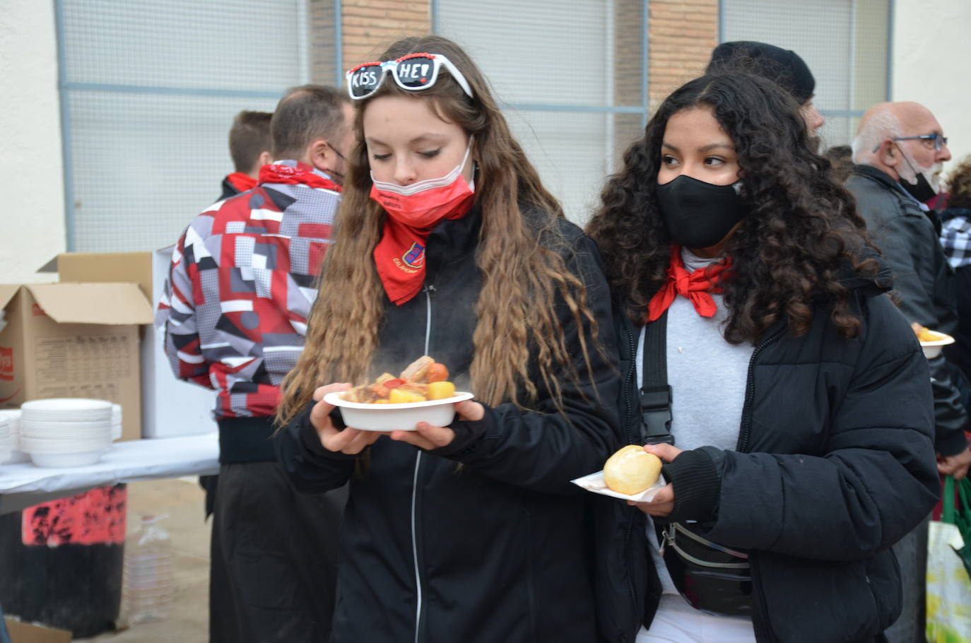 Fotos: Mascletá, salida de los gigantes, encierro infantil y degustación de calderetes de las peñas de Calahorra