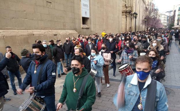 Un 'flashmob' para celebrar la vuelta de la Semana Santa