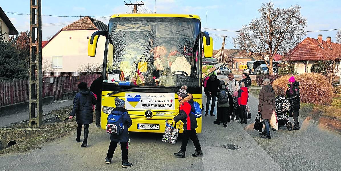 Uno de los autobuses fletados por Naturhouse que han trasladado a mujeres y niños ucranianos. 