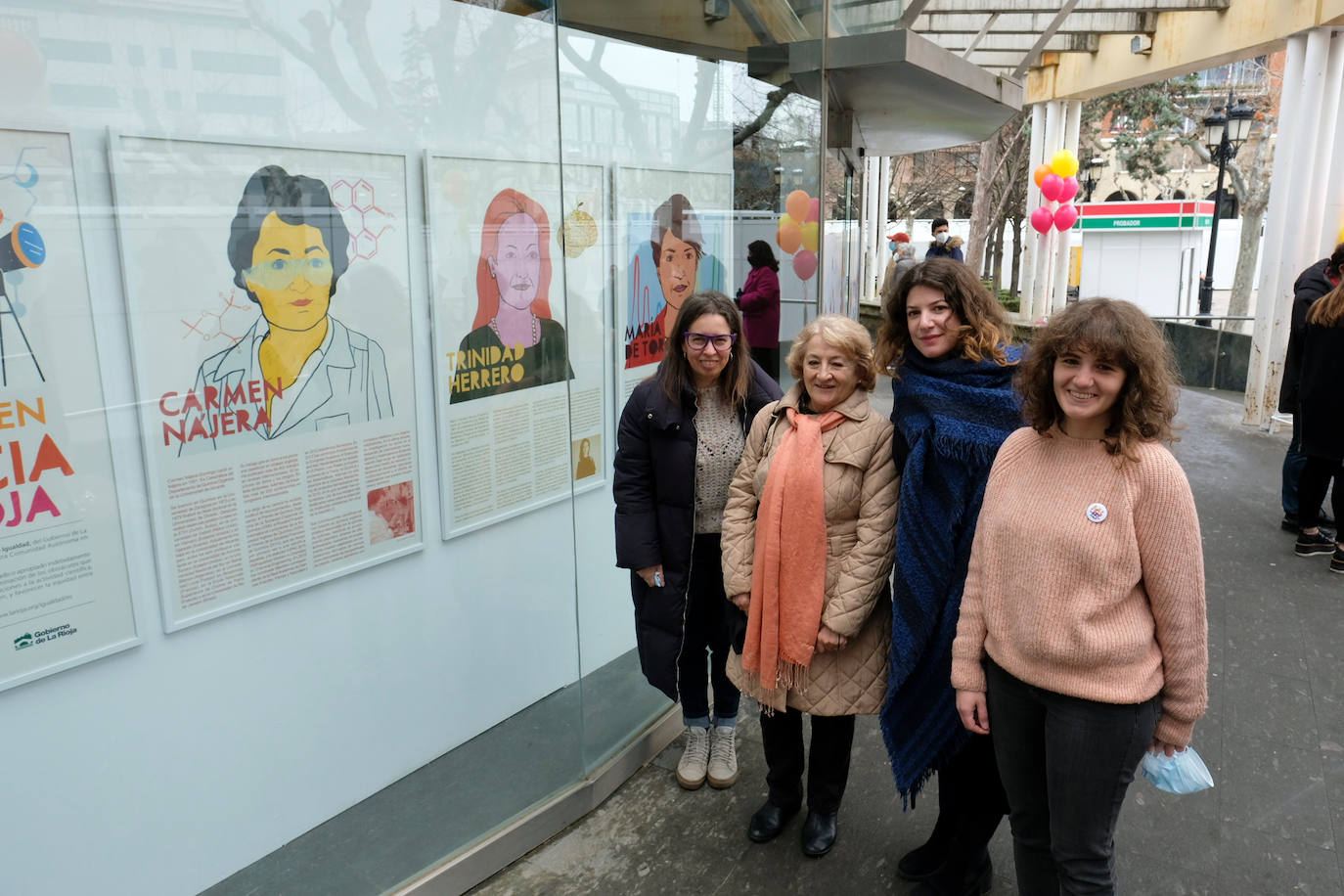 Seis riojanas asoman a las exposición 'Mujeres en la Ciencia en La Rioja', cuyos retratos ilustrados por la también riojana Tamara Mendaza se pueden ver en El Espolón logroñés (en el escaparate de la Oficina de Turismo) hasta el próximo 2 de mayo. 