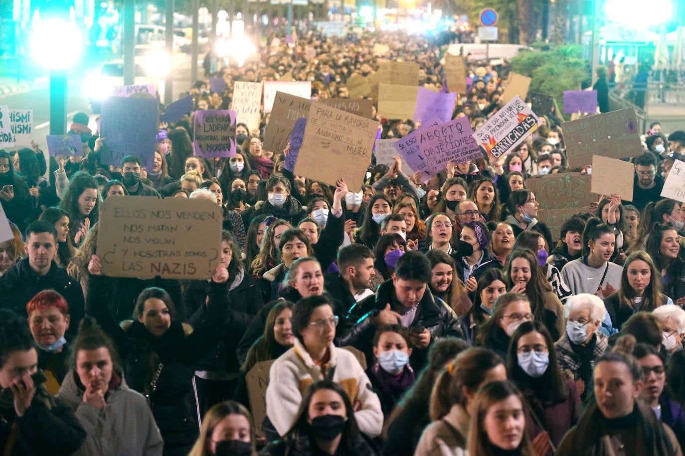 Fotos: La marea morada recorre las calles de Logroño en un esperado 8M