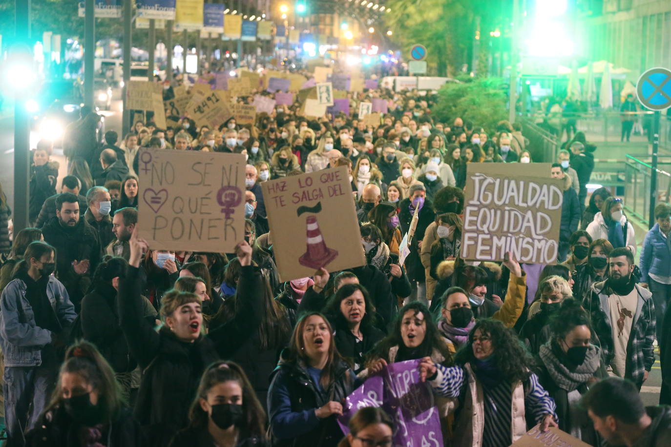 Fotos: La marea morada recorre las calles de Logroño en un esperado 8M