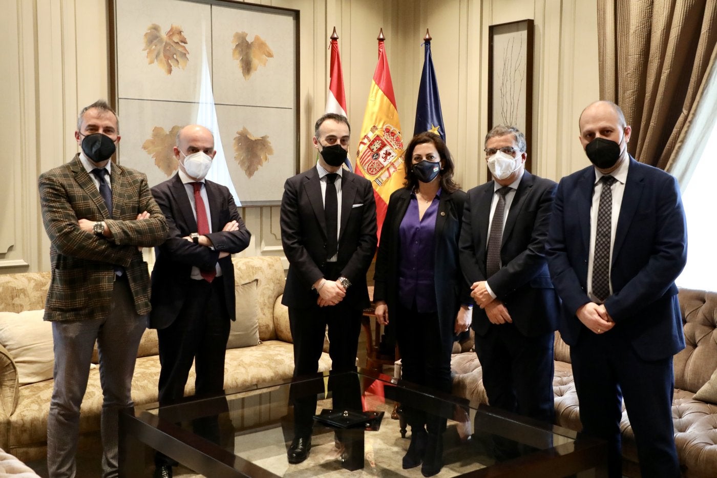 Andreu y Bravo, junto al resto de asistentes al encuentro. 