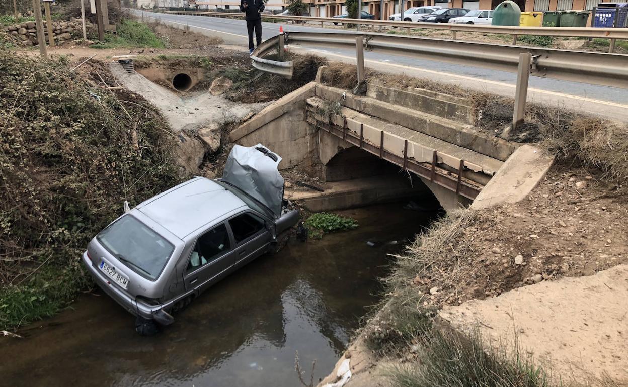 Herido un conductor en Fuenmayor al caer al río Antiguo