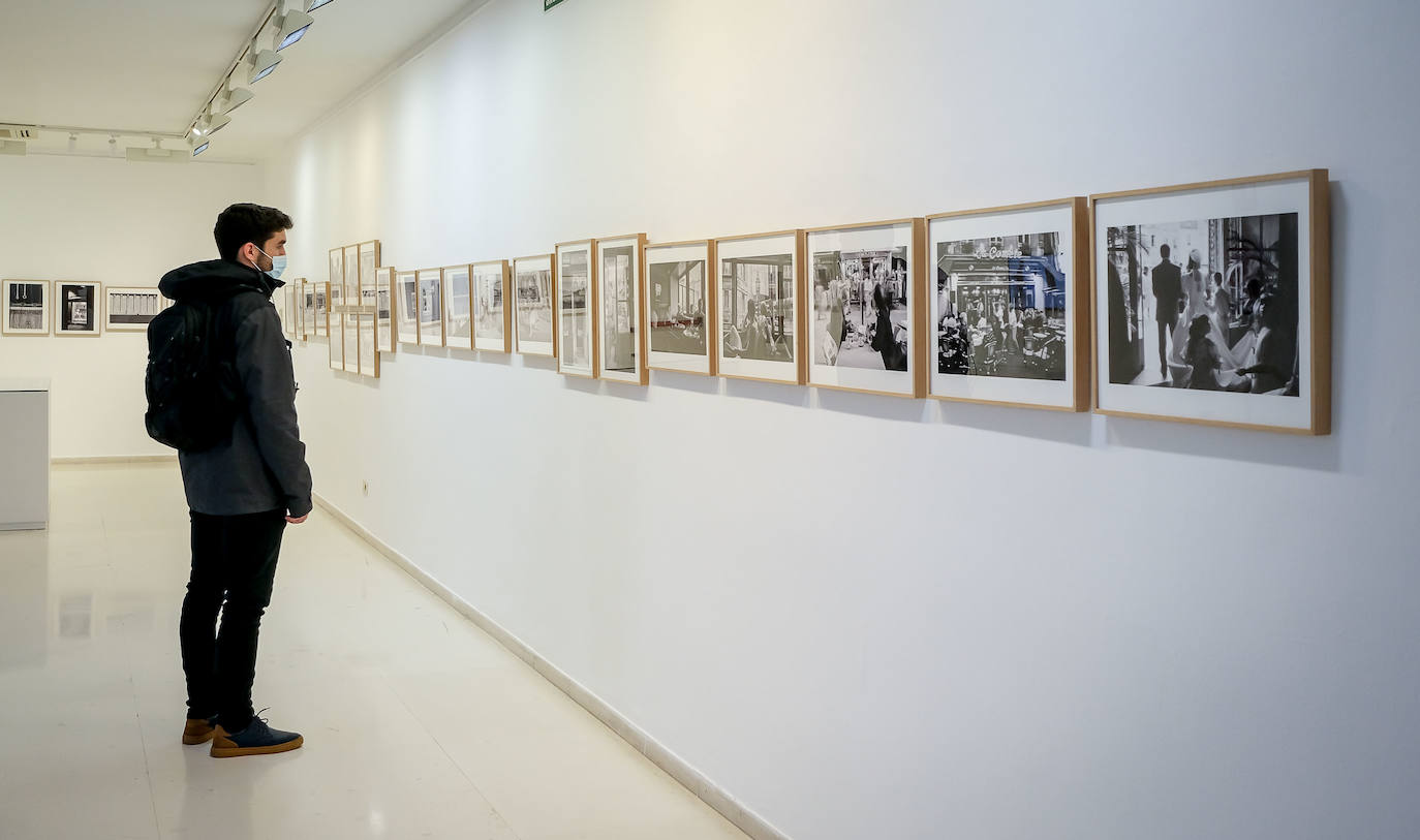 La exposición 'Teresa Rodríguez. Solo fotografías' recoge un centenar de imágenes captadas por la creadora logroñesa a lo largo de su vida y puede visitarse en la Sala de Exposiciones del Ayuntamiento de Logroño hasta el 24 de abril.