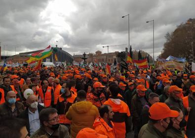Imagen secundaria 1 - Los riojanos se suman a las voces que claman por el campo