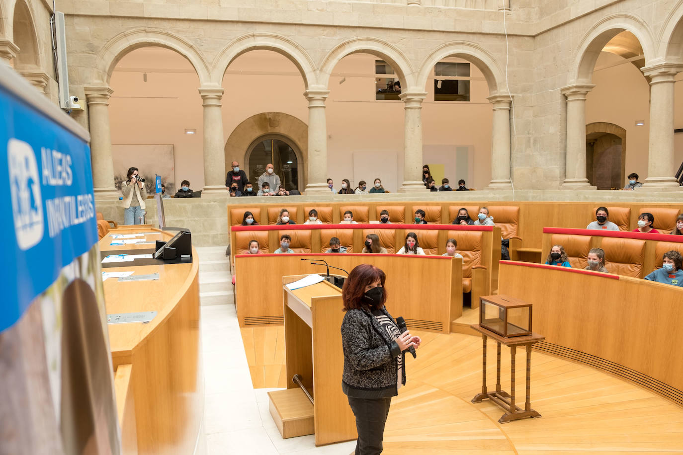 44 escolares de Primaria del CRA (Colegios Rurales Agrupados) Las Cuatro Villas y el Colegio José Ortega Valderrama, de Pradejón, han votado doce propuestas