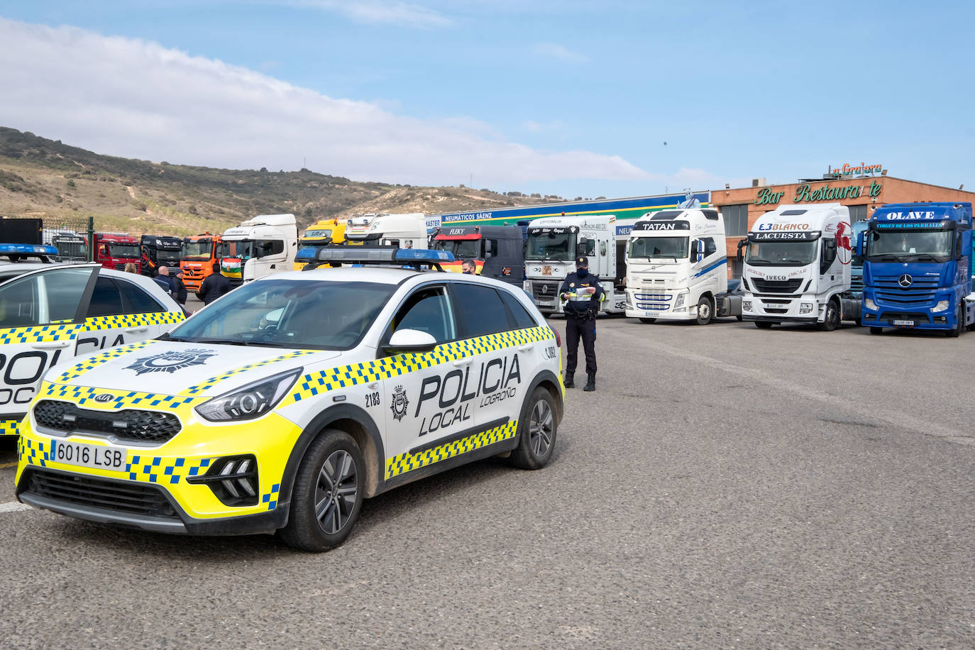 En la segunda protesta por la circunvalación de la capital han participado 41 camiones, dos furgonetas y dos coches. 