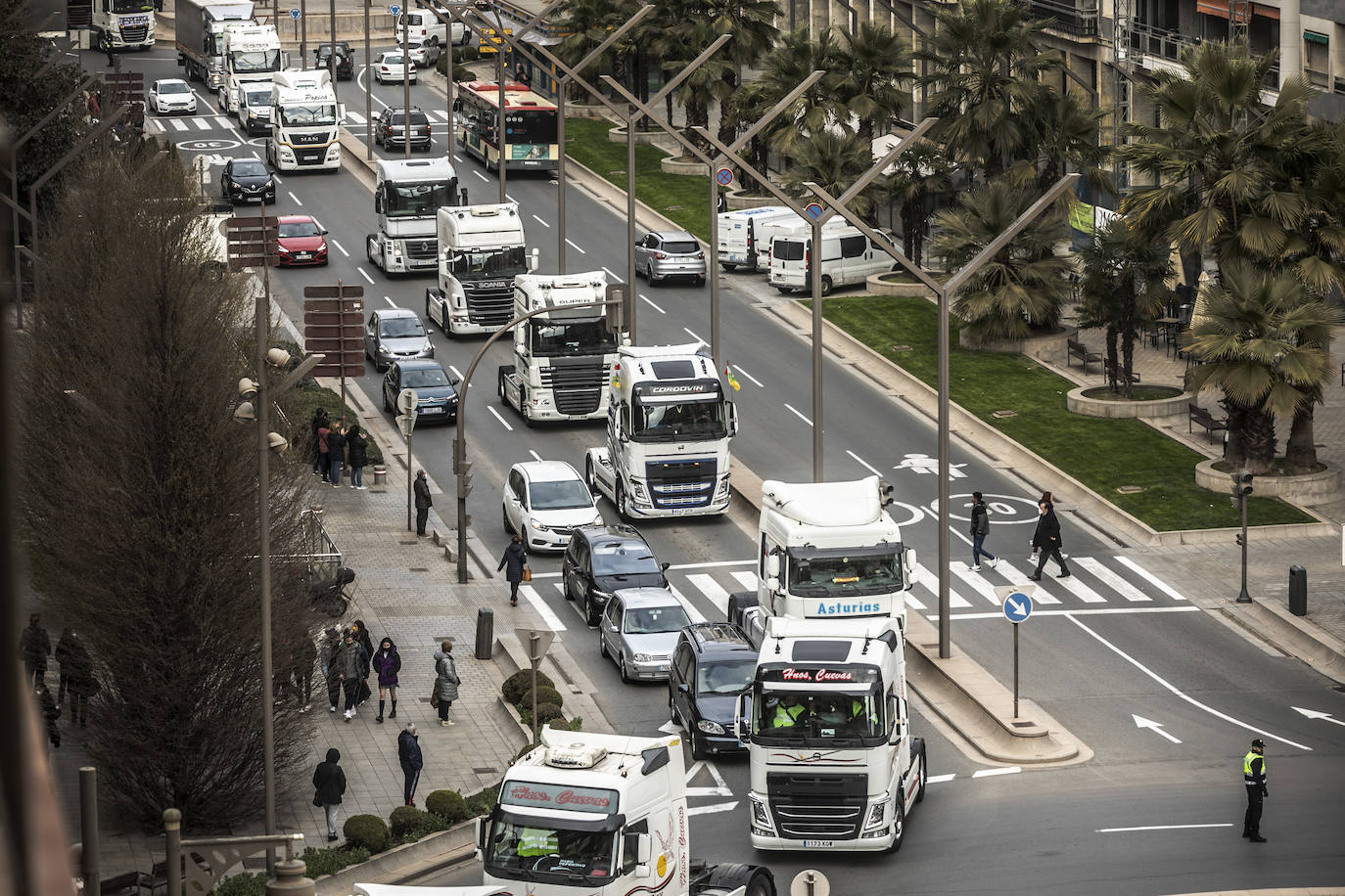 La tercera marcha de camiones recorre este jueves las calles del centro de Logroño. 