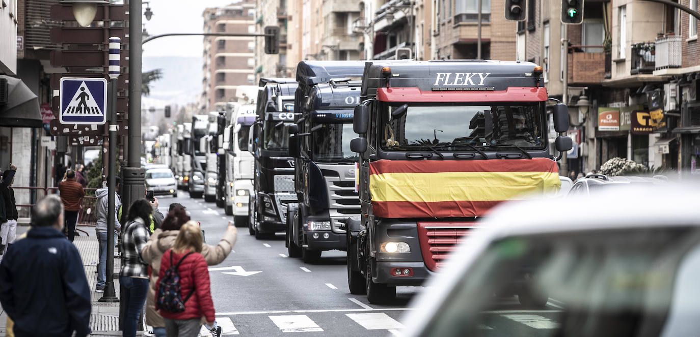 La tercera marcha de camiones recorre este jueves las calles del centro de Logroño. 