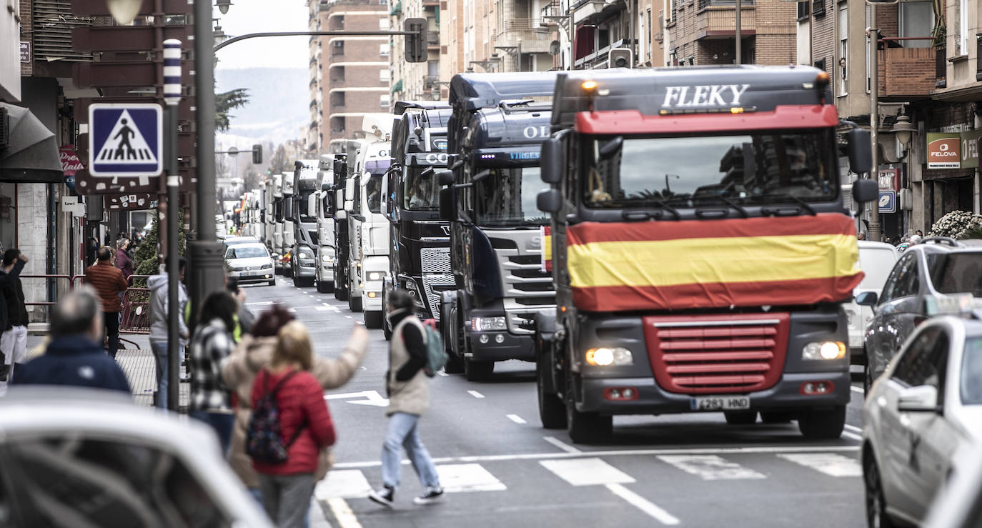 La tercera marcha de camiones recorre este jueves las calles del centro de Logroño. 