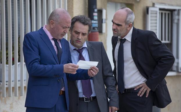 Joaquín González, Daniel Guzmán y Luis Tosar en 'Canallas'.