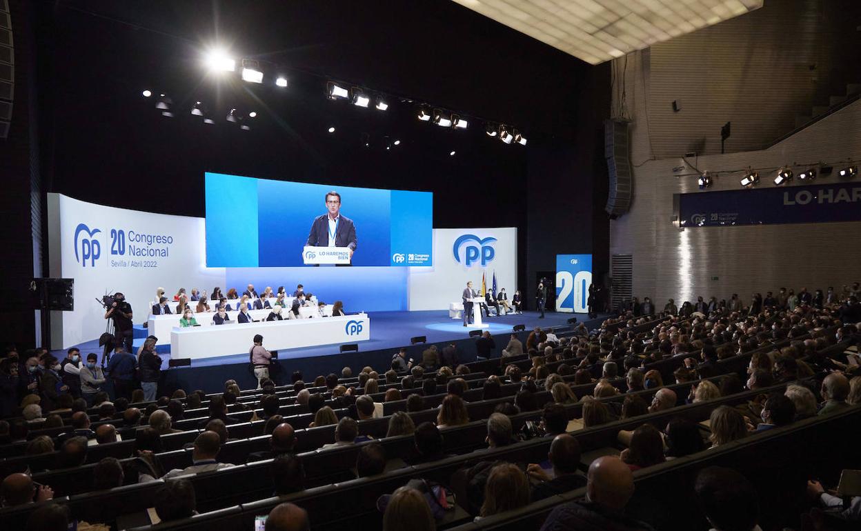 El candidato a presidir el Partido Popular interviene en el XX Congreso Nacional. 