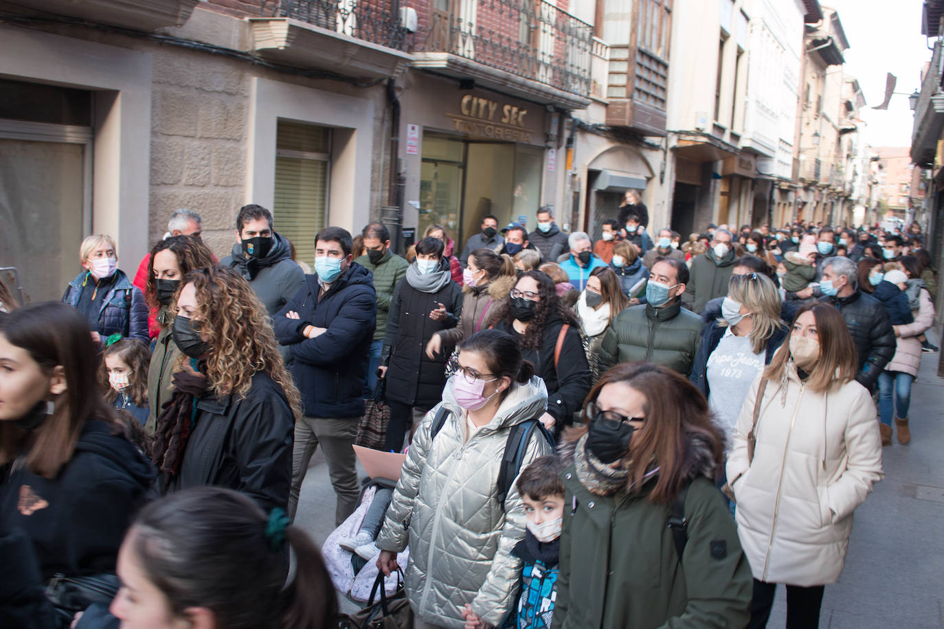 Fotos: Las familias se manifiestan en Santo Domingo de la Calzada por la libre elección de centro