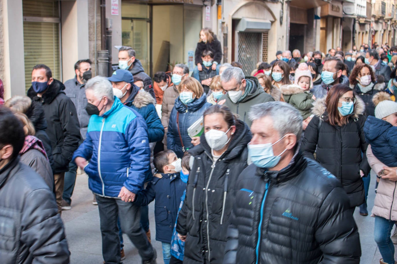 Fotos: Las familias se manifiestan en Santo Domingo de la Calzada por la libre elección de centro