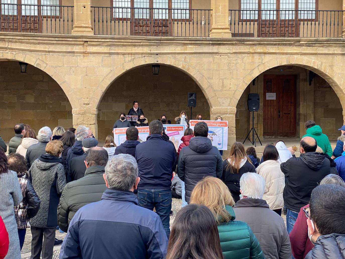 Fotos: Las familias se manifiestan en Santo Domingo de la Calzada por la libre elección de centro